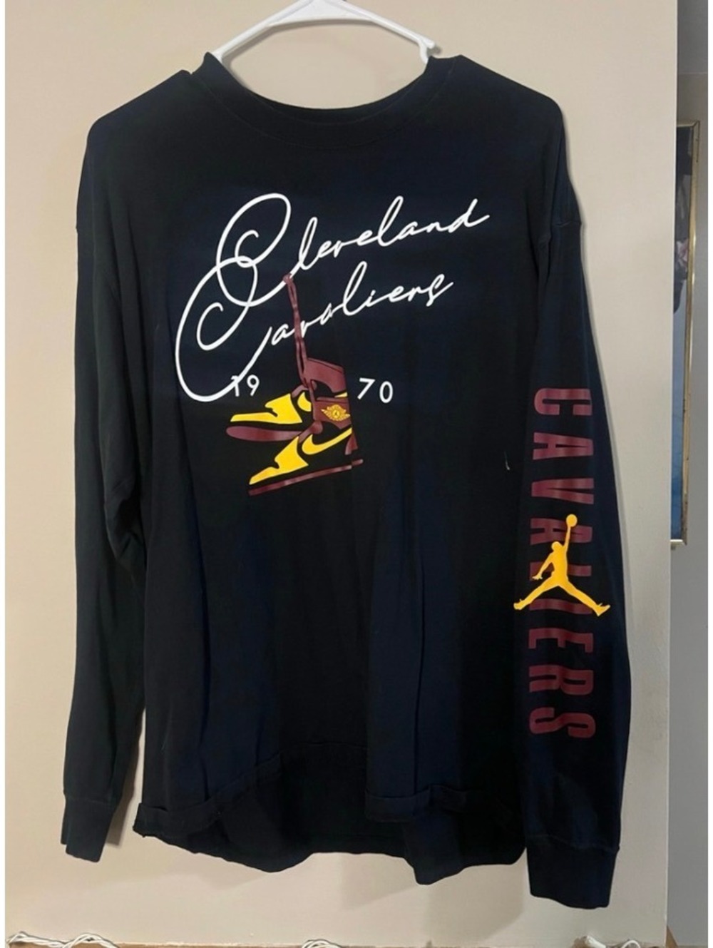 Nike Cleveland Cavs Long Sleeve Shirt